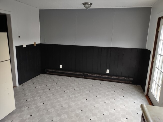 Building Photo - 405-D Church-