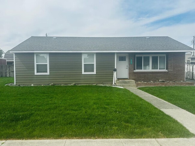 Building Photo - 109 N Yelm St