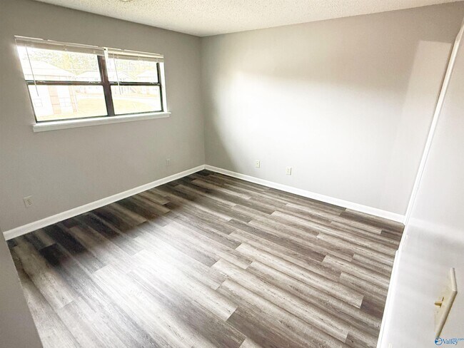 Building Photo - 112 Jodi Dr