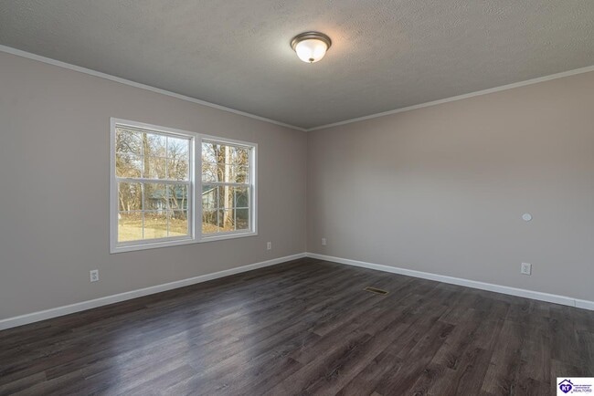 Building Photo - 190 Cedar Hills Rd