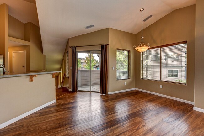 Building Photo - Beautiful 3 Bed, 2 Bath Condo on the Hassaympa Golf Course!