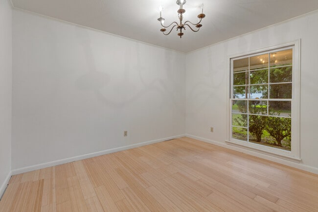 Building Photo - 225 Aurore Ave