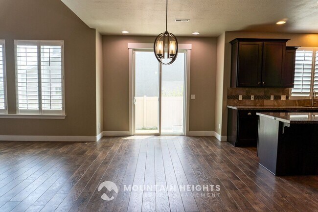 Building Photo - 3953 Sand Lake Dr
