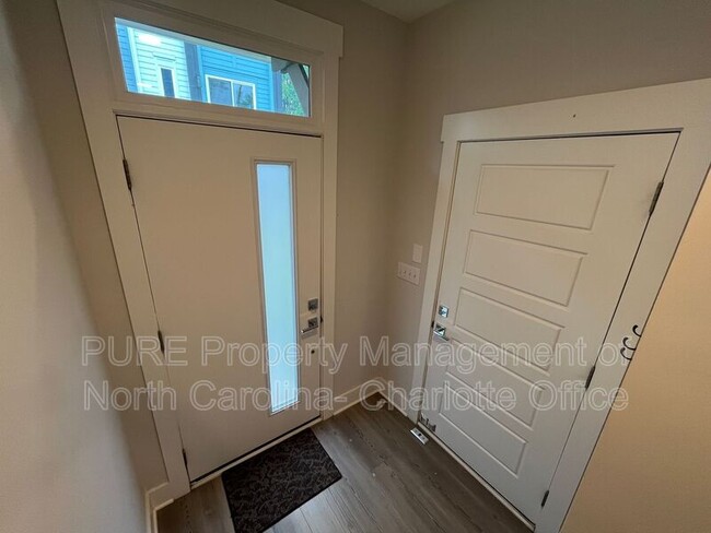 Building Photo - 2128 Electric Ln