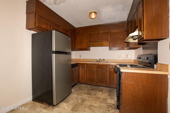 Building Photo - 103 Twinwood Dr