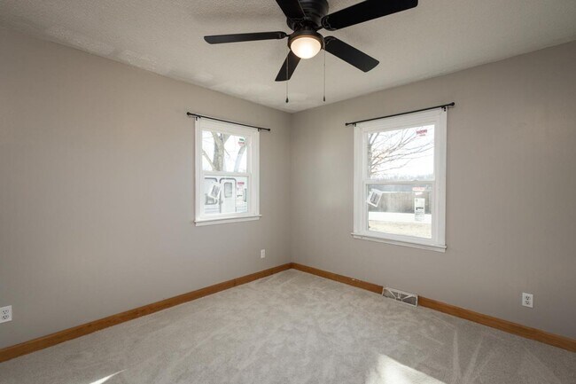 Building Photo - 122 Willa Ln