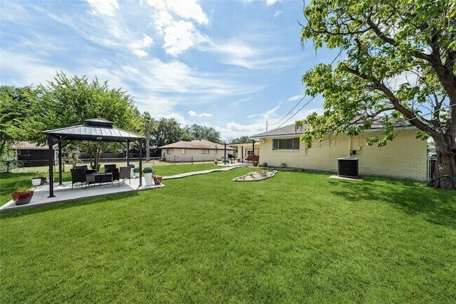 Building Photo - 1004 Dominik Dr