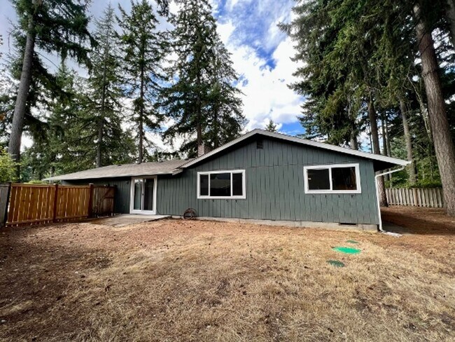 Building Photo - 7120 Sierra Dr SE
