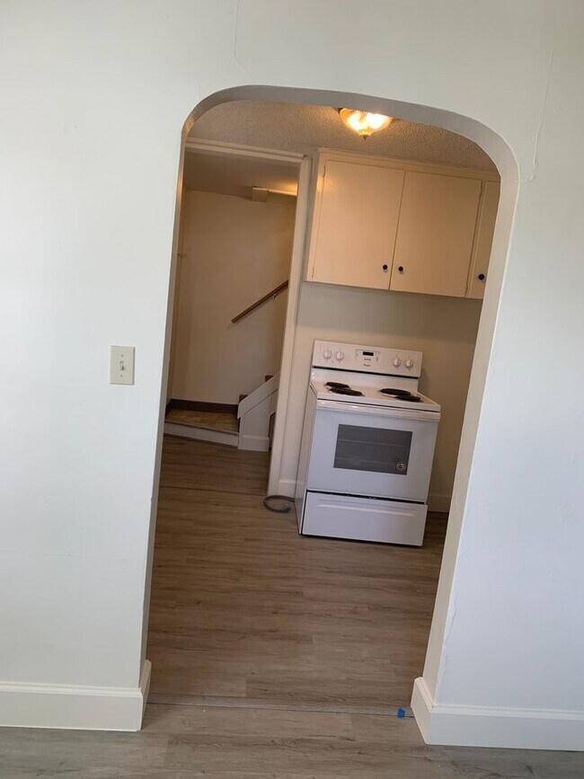 Building Photo - Updated 4 Bedroom ~ 1 Bathroom House Near ...