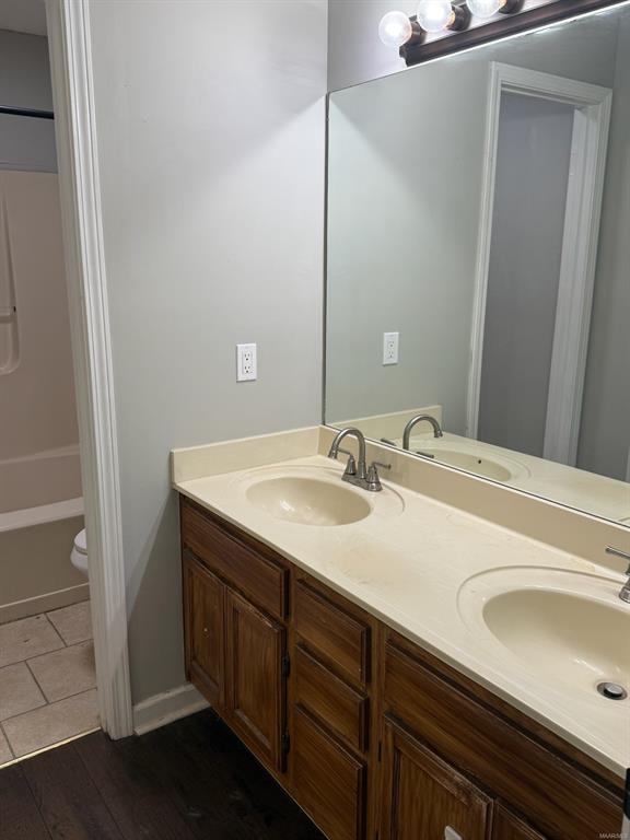 Building Photo - 8425 English Oak Loop