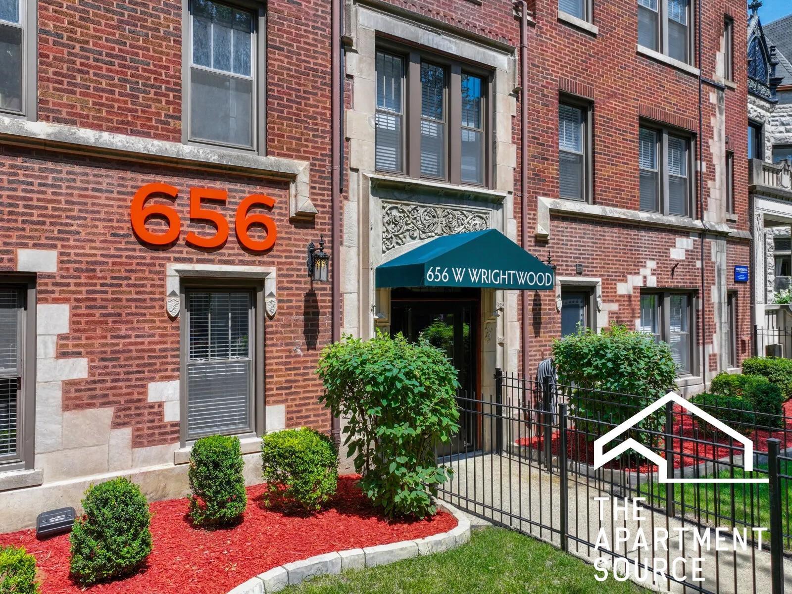 Building Photo - 656 W Wrightwood Ave