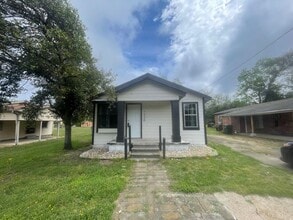 Building Photo - 1220 S Francis Ave