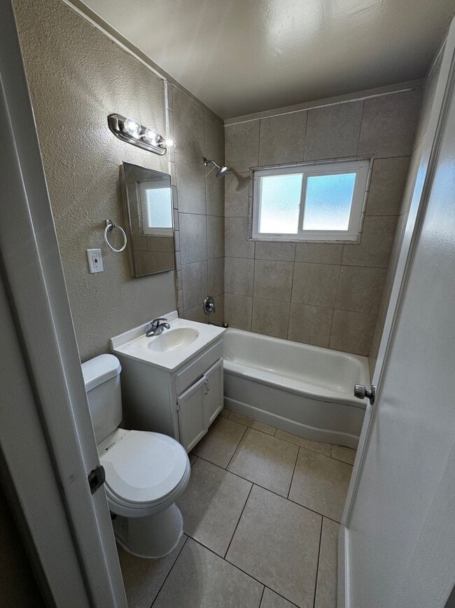 Building Photo - APPLY FOR THIS BEAUTIFUL HOME TODAY!
