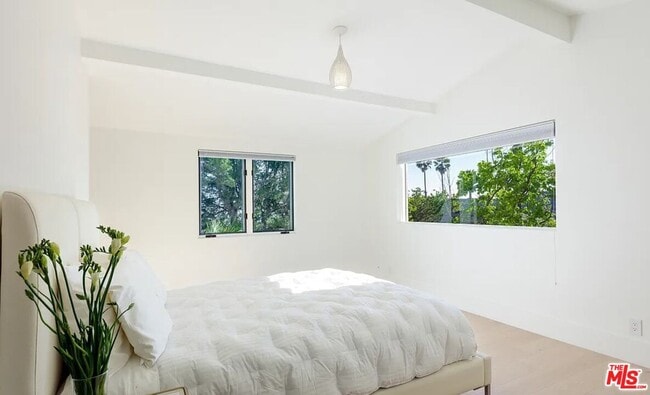 Building Photo - 2528 Westridge Rd