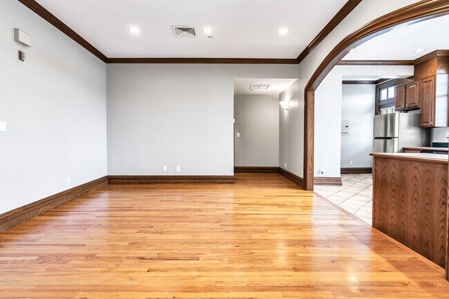 Building Photo - 7 Wallis St