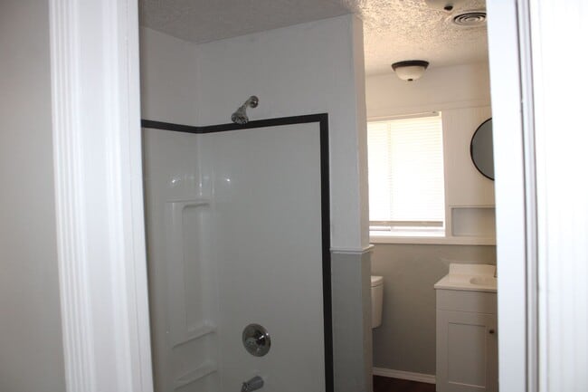 Building Photo - In the Heart of Midwest City *PROMO FIRST FULL MONTH FREE!!