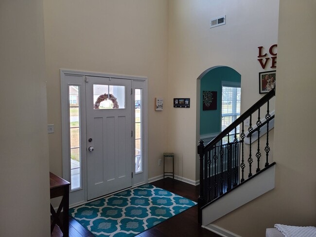 Building Photo - 4 Bedroom 2.5 Bath unfurnished home in Nautical Reach Neighborhood