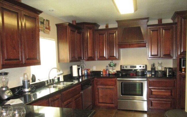 Building Photo - 121 Eagle Pt Dr