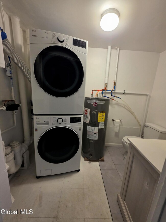 Building Photo - 38 Maxwell Dr