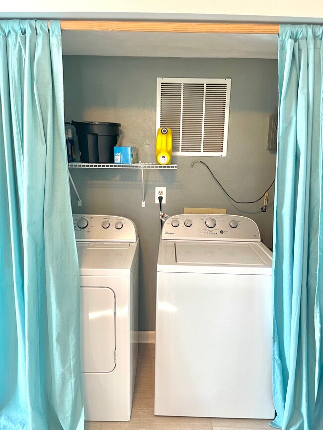 Building Photo - 3720 Pretty Lake Ave