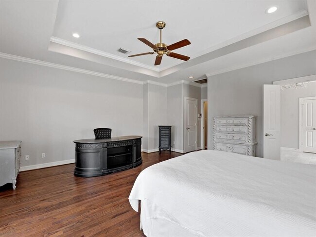 Building Photo - 625 Hartman St