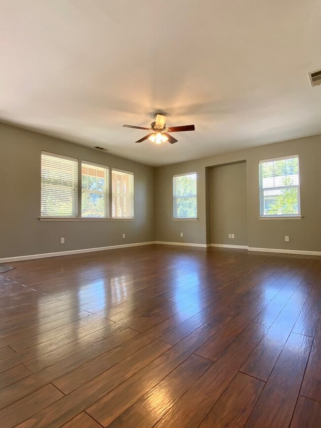 Building Photo - Coming Soon! Beautiful house in the Ave's