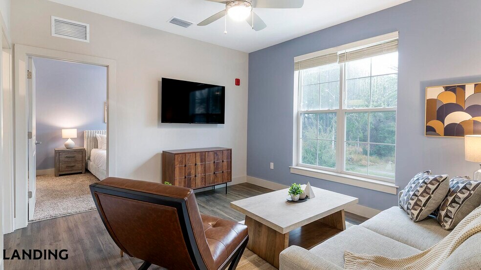 Building Photo - 5885 Lakehurst Dr