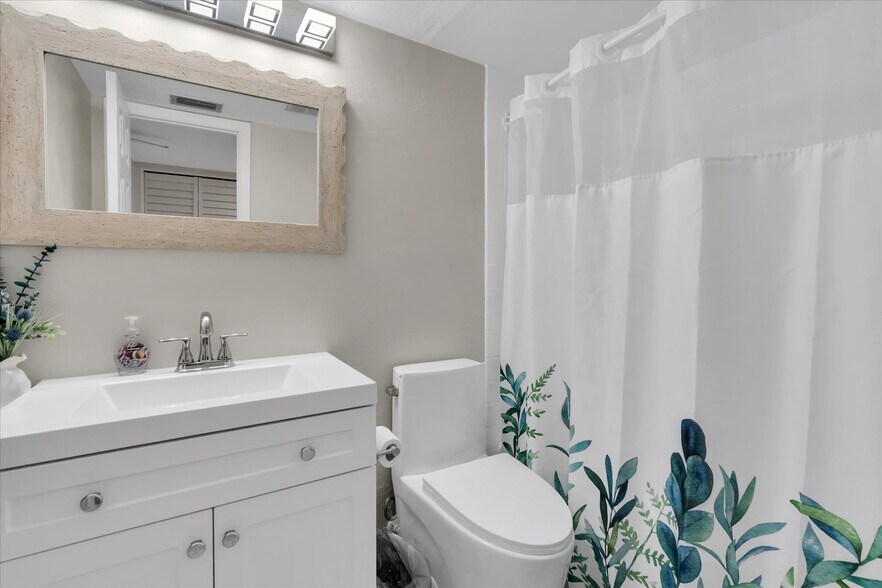 Building Photo - 4550 Cove Cir