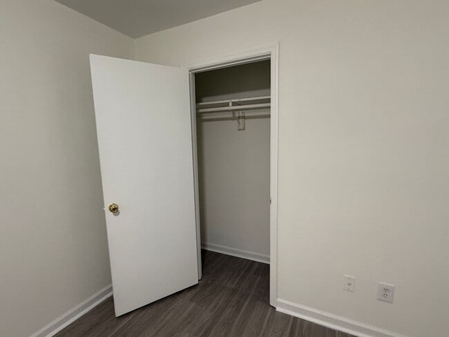 Building Photo - Cozy Pet-Friendly, 2-Bedroom, 1-Bath Duple...