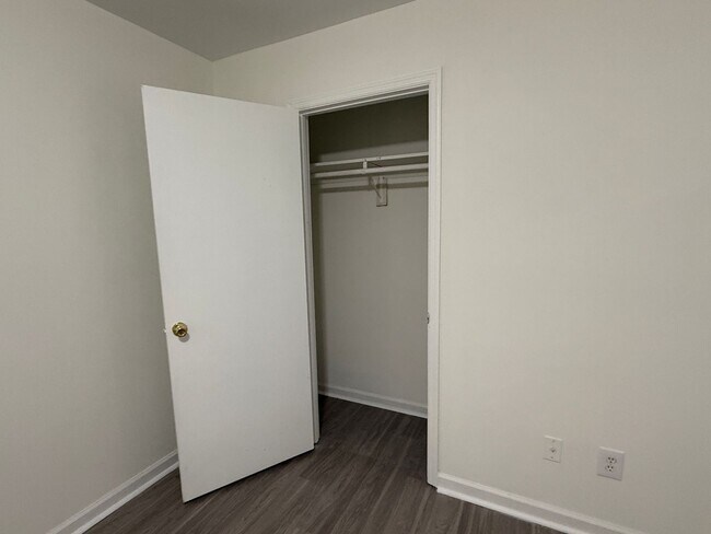 Building Photo - Cozy Pet-Friendly, 2-Bedroom, 1-Bath Duplex in West Athens