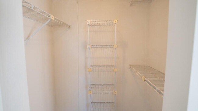 Building Photo - 4640 Lucerne Lakes Blvd W