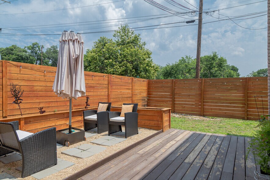 Building Photo - 6410 Chimney Creek Cir