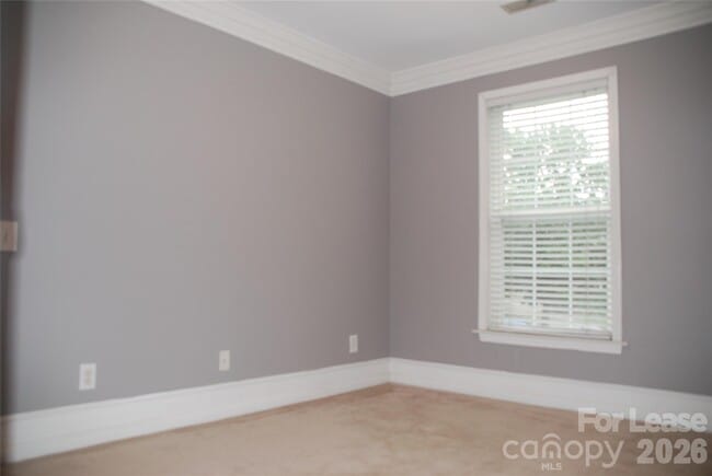 Building Photo - 733 Meadow Lake Dr