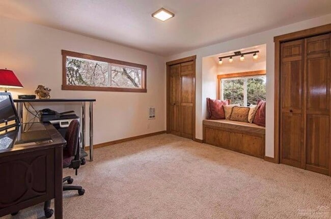 Building Photo - Westside 3 Bedroom Home!
