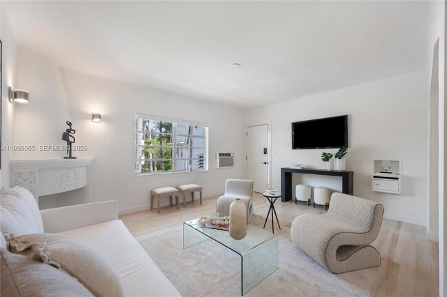 Building Photo - 750 Española Wy