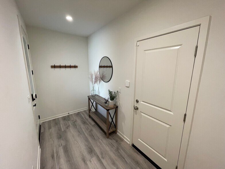 Building Photo - 152 Elkhorn