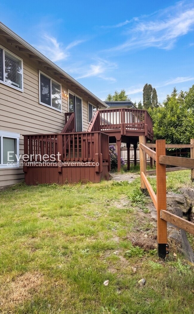 Building Photo - 3-Bed/2.5-Bath Home with Fenced Yard & Attached Garage/Available Now!