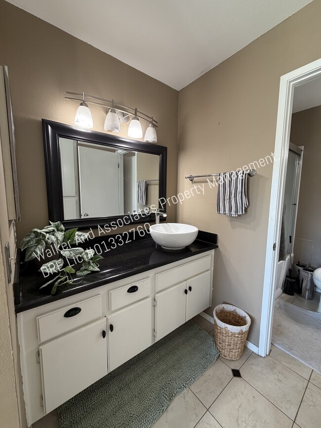 Building Photo - 225 E Rice Ranch Rd