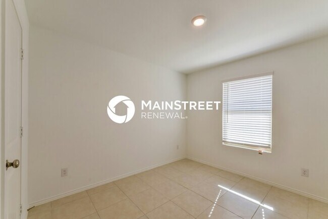 Building Photo - 3 Bedroom Pet-Friendly Home in Fort Worth, TX with Main Street Renewal