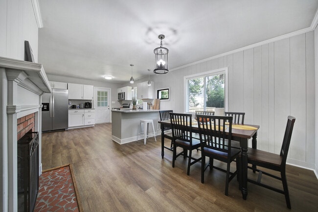 Building Photo - 6215 Robinson Church Rd