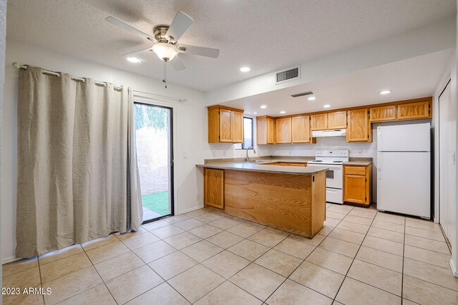 Building Photo - 8940 W Olive Ave