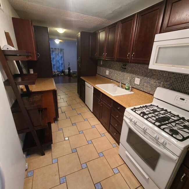 Kitchen - 3440 Parkmoor Village Dr