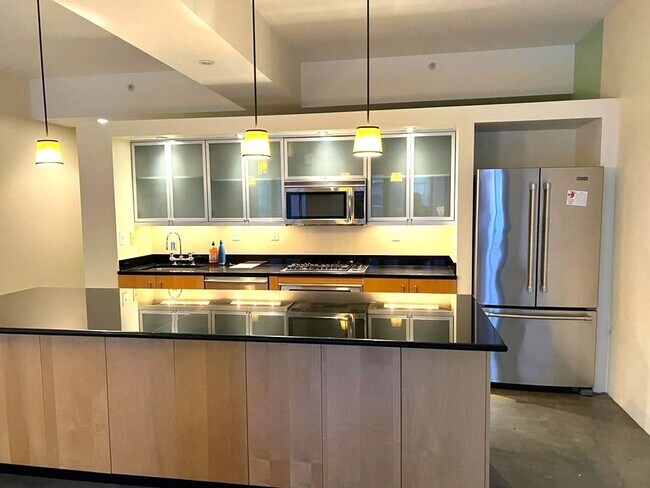 Building Photo - Exceptional condo unit in the heart Boston...