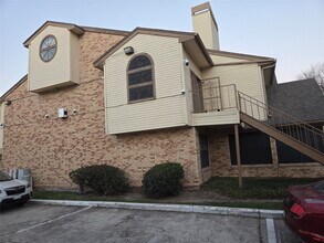 Building Photo - 2425 Holly Hall St