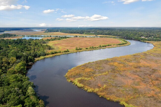 Building Photo - Historic Plantation Property on the Ashley River