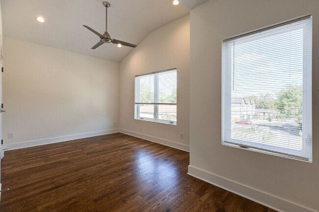 Building Photo - "Charming 4-Bedroom Nashville Oasis with Elegant Hardwood Floors & Private Guest Suite!"
