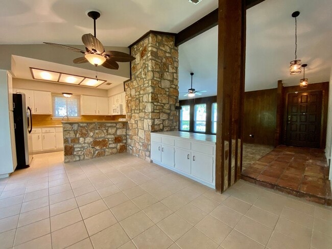 Building Photo - 7219 Scenic Brook Dr