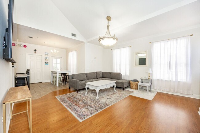 Building Photo - 900 Dean Lee Dr