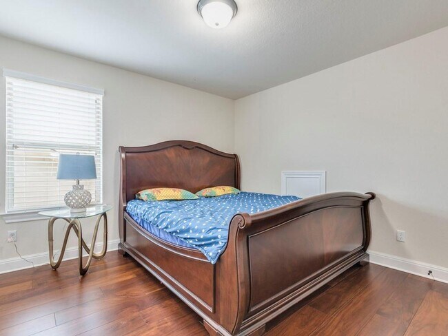 Building Photo - 5720 Viejo Dr