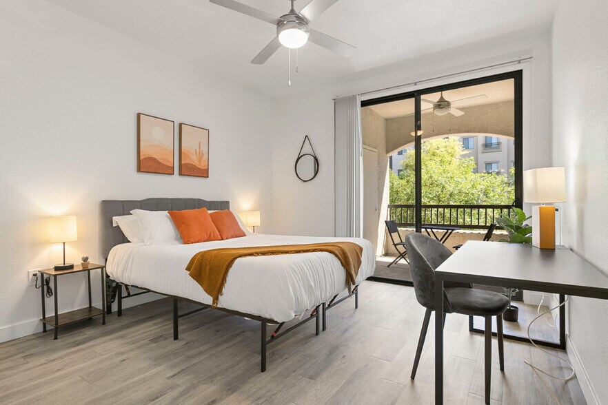 Building Photo - 9450 W Cabela Dr